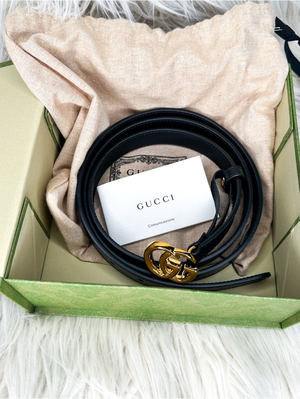 Authentic Gucci GG Marmont
Leather Thin Belt with shiny Gold
"GG" - Picture 2 of 8